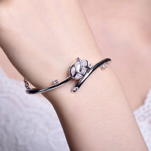 3.44 Carat Pear Cut Simulated CZ Stone Tulip Bracelet - White Gole / Gold